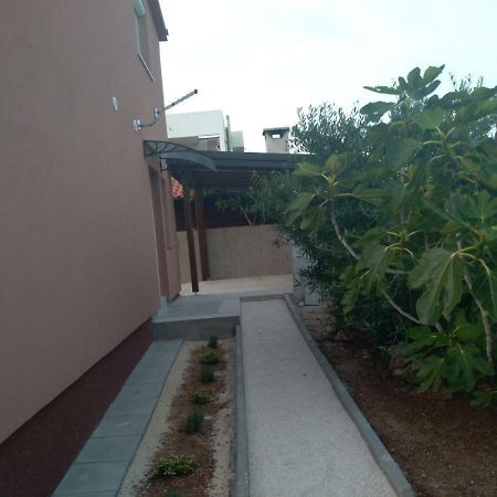 Tomek Apartment Вир Екстер'єр фото