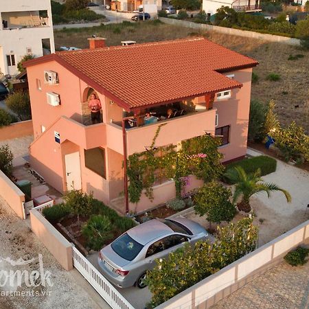 Tomek Apartment Вир Екстер'єр фото