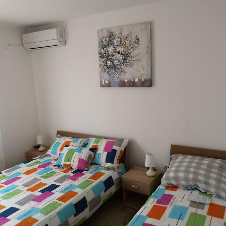 Tomek Apartment Вир Екстер'єр фото