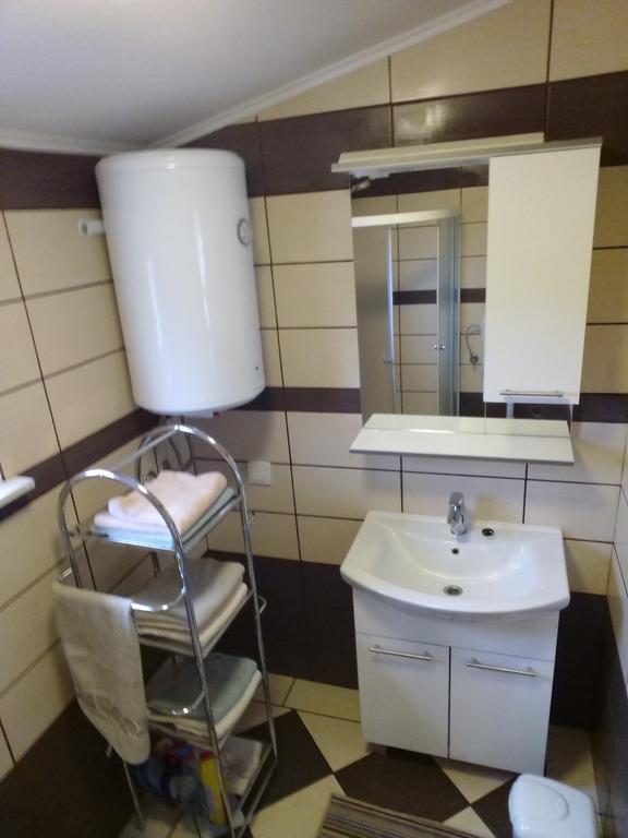 Tomek Apartment Вир Екстер'єр фото