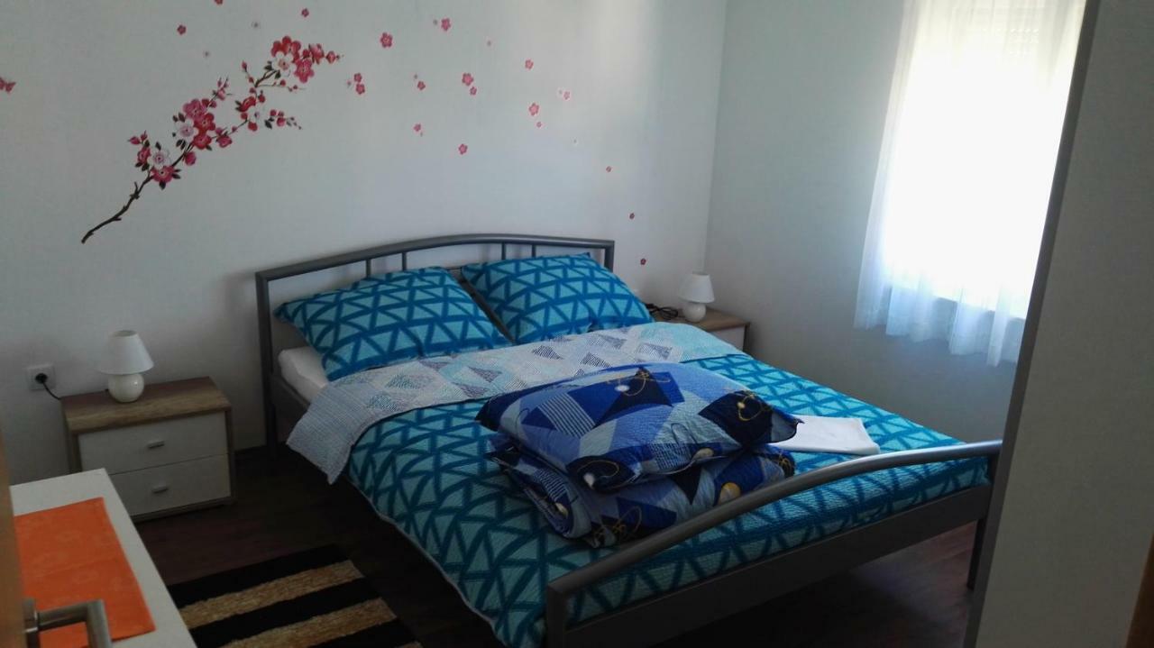Tomek Apartment Вир Екстер'єр фото