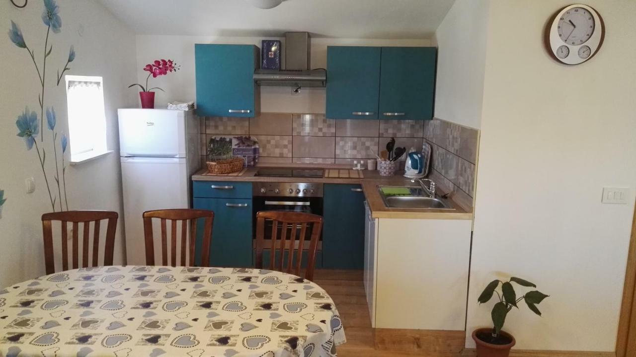 Tomek Apartment Вир Екстер'єр фото