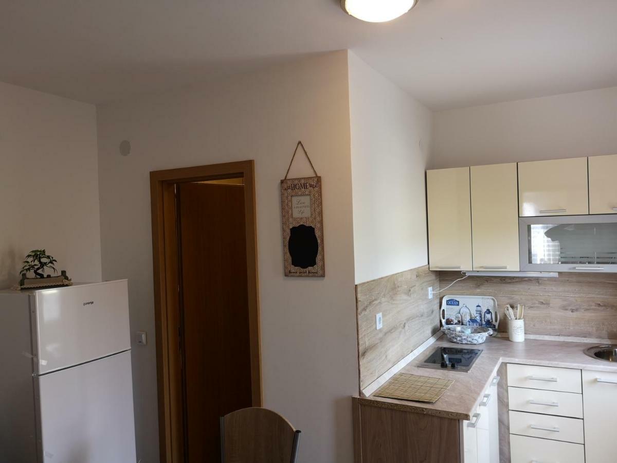 Tomek Apartment Вир Екстер'єр фото