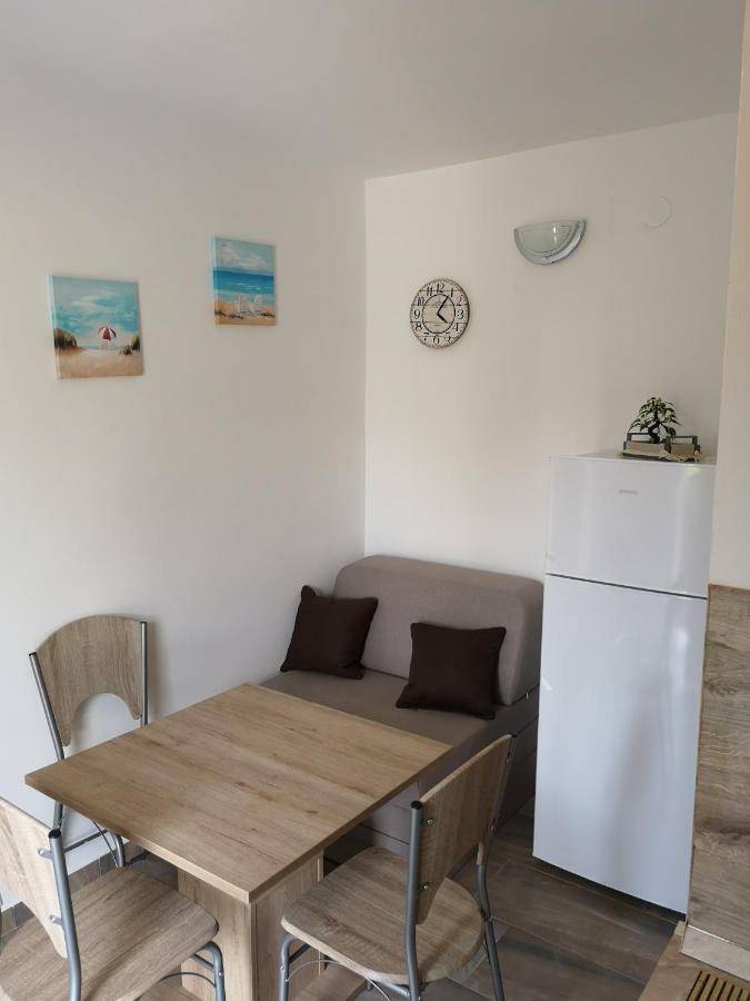 Tomek Apartment Вир Екстер'єр фото