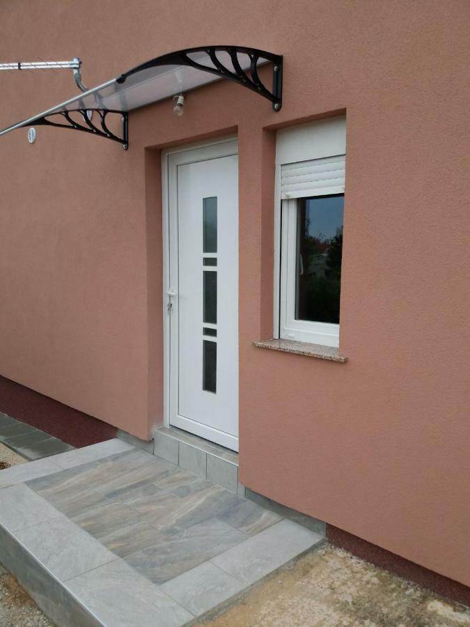 Tomek Apartment Вир Екстер'єр фото