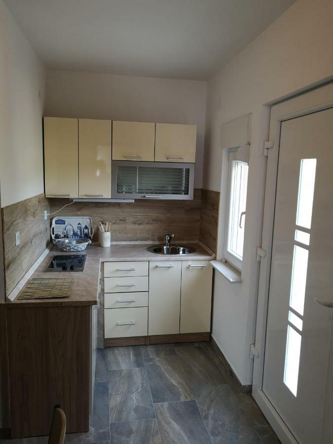 Tomek Apartment Вир Екстер'єр фото